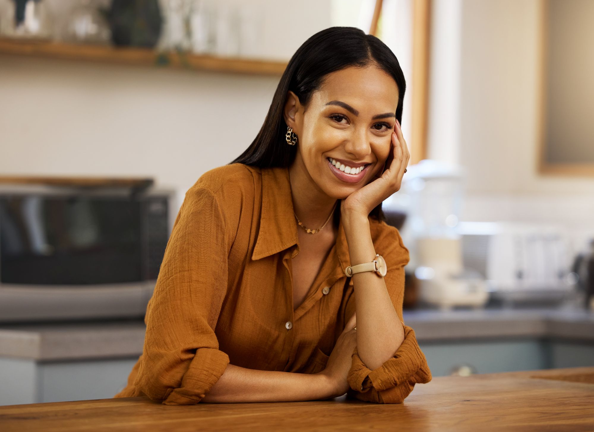 Doctor consulting with female patient about fertility